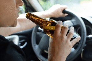 Driver holding open beer bottle behind the wheel – Open Container Law Arizona