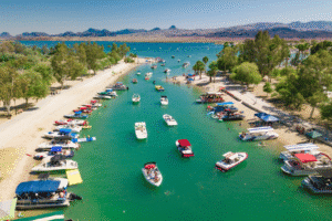 Boats docked and cruising at Lake Havasu during summer in Arizona – boating safety in focus