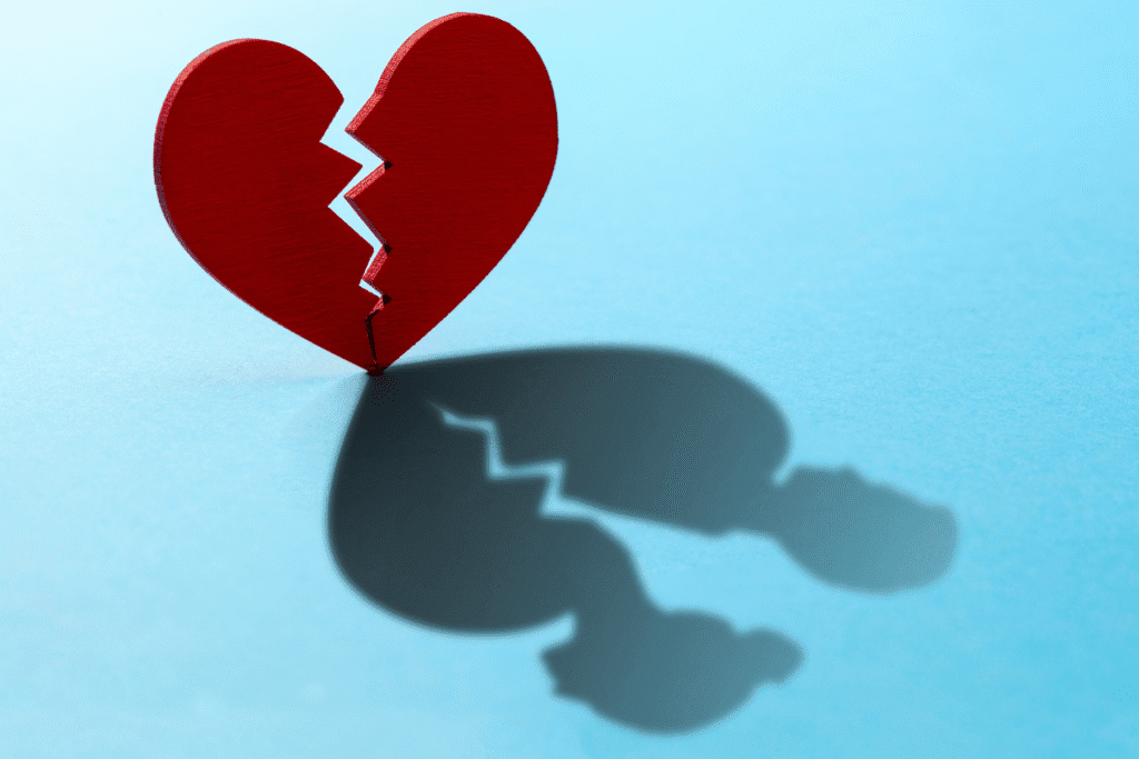 Broken heart symbolizing divorce process in Arizona