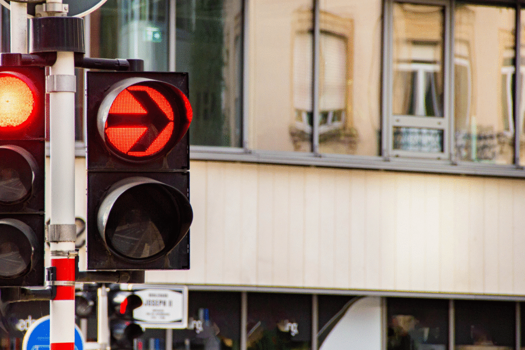 Red right turn arrow traffic signal in Scottsdale indicating no turn on red